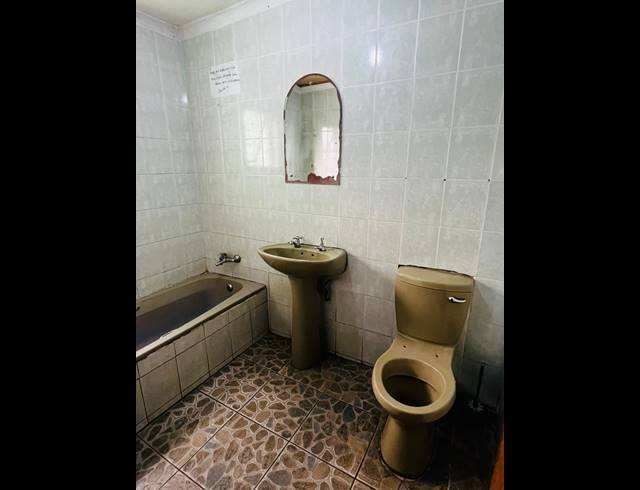 4.5 BEDROOM HOUSE FOR SALE IN UMLAZI BB